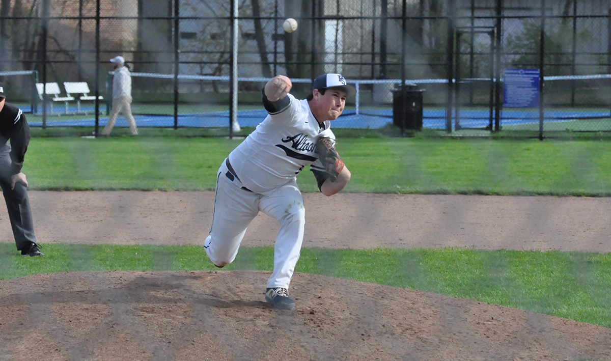 Lions Fall to La Roche in AMCC Title Game