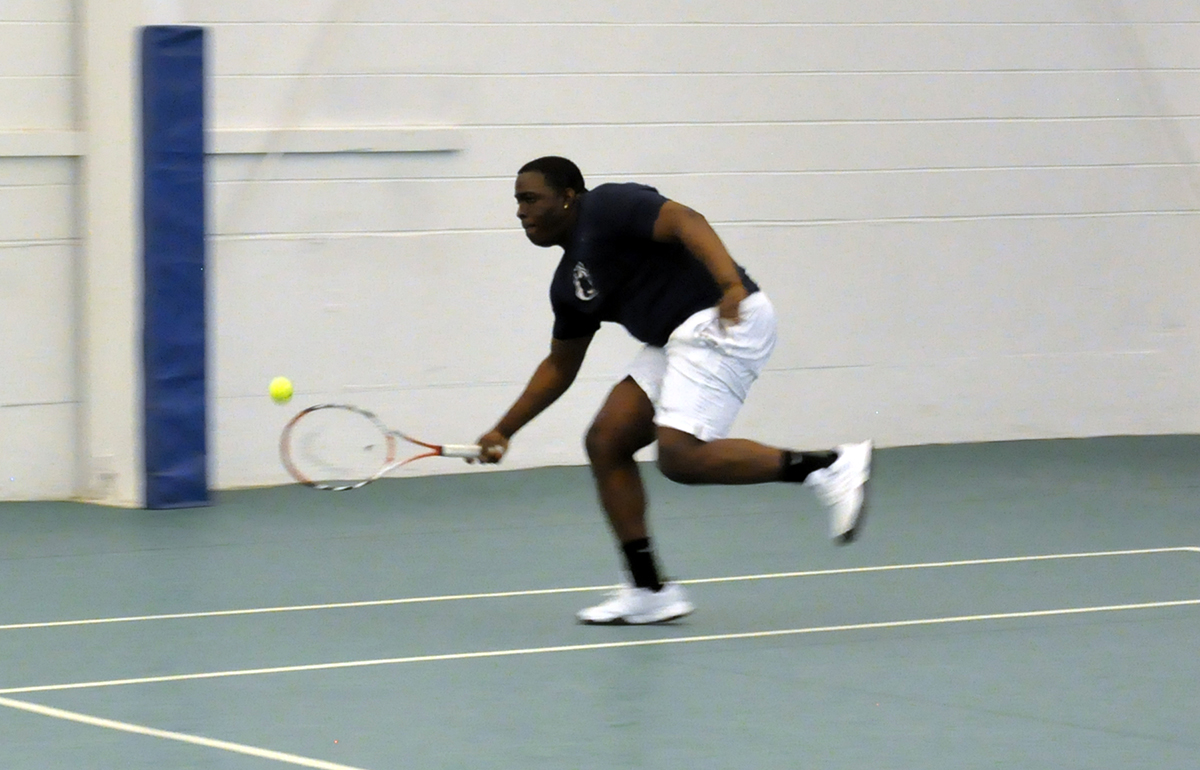 Men&rsquo;s Tennis Drops Match 6-3 at Medaille