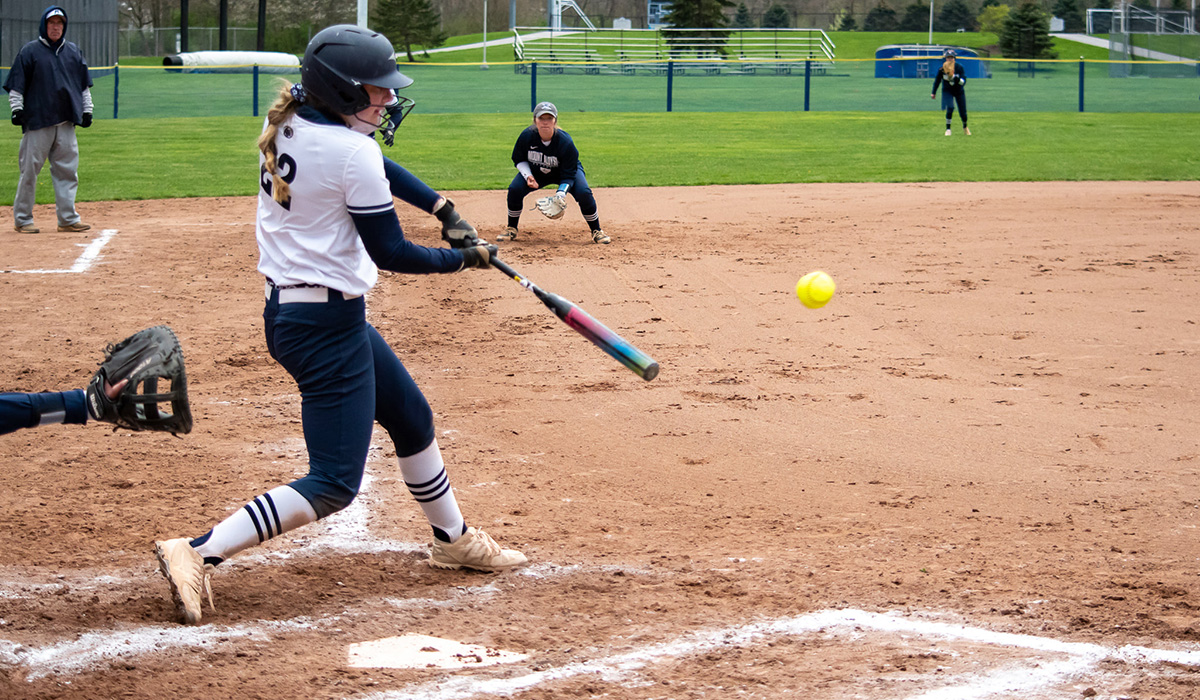 Softball Starts AMCC Tourney with 7-2 Win