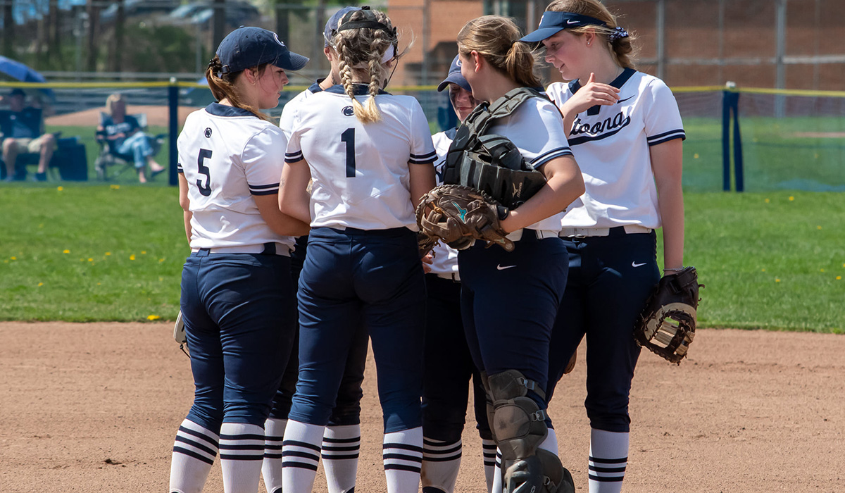 Softball Splits Saturday Games, Advances to AMCC Championship